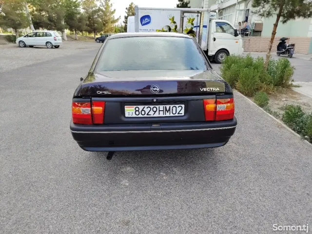 Opel Vectra A 1993 · 1.6 MT