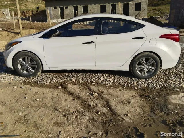 Hyundai Avante 2013 · 1.6 AT