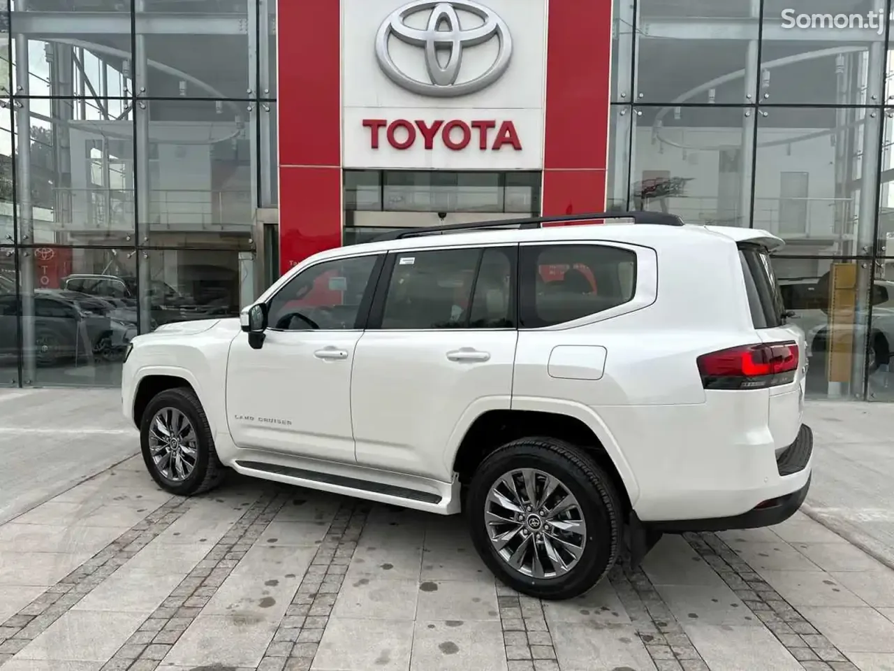 Toyota Land Cruiser 2025 · 3.5 AT