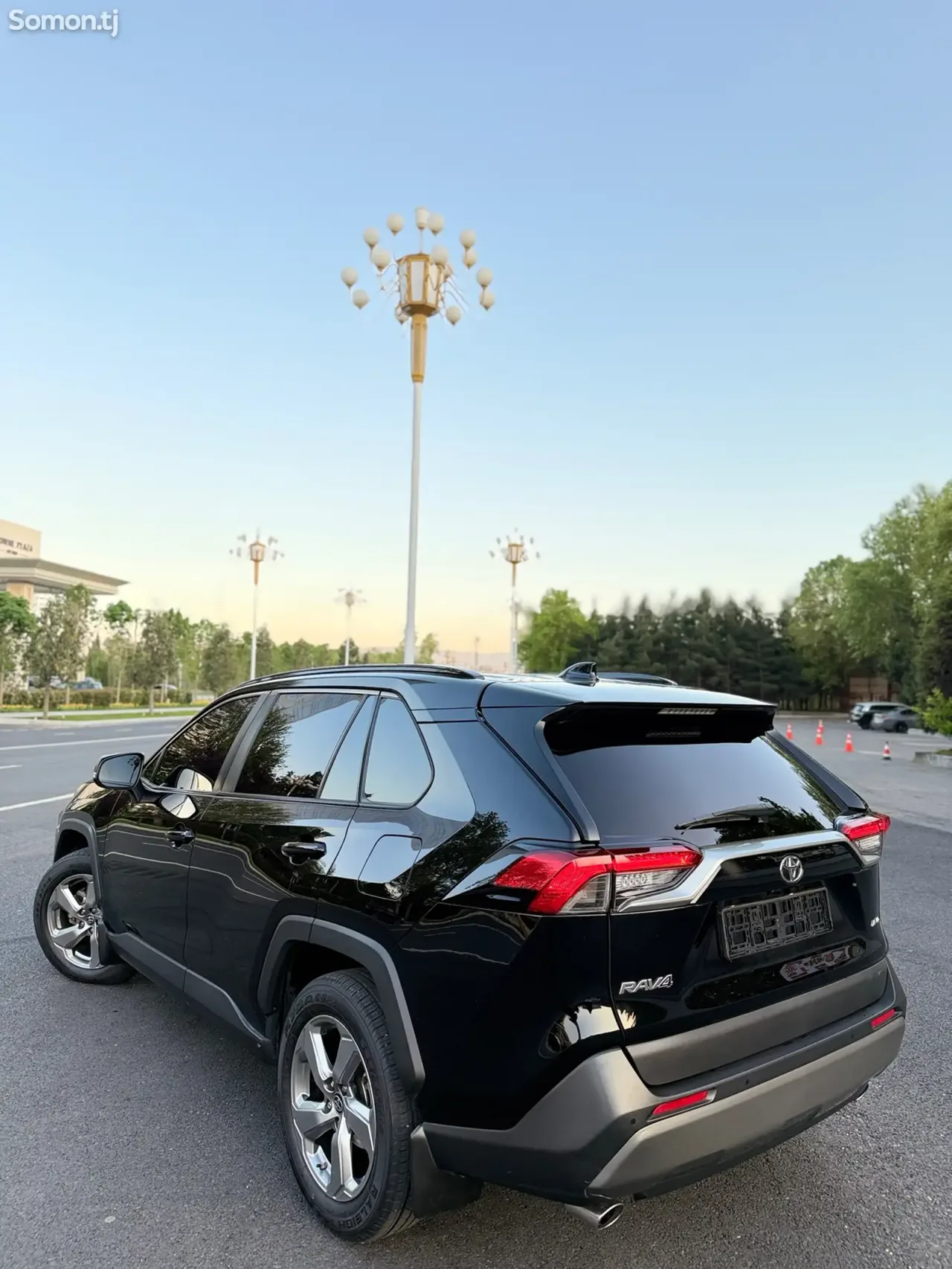 Toyota RAV 4 2020 · 2.5 AT