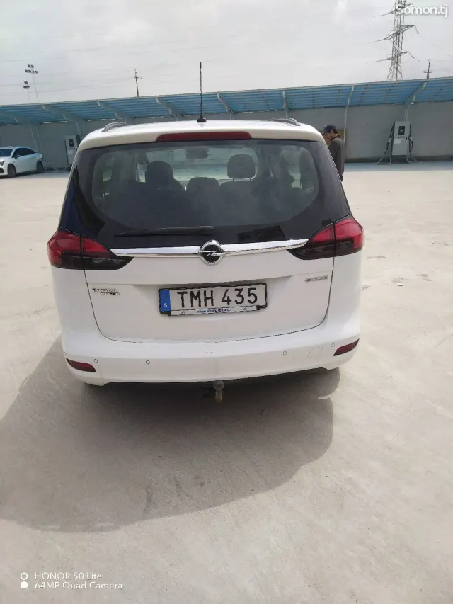 Opel Zafira 2015 · 1.6 MT