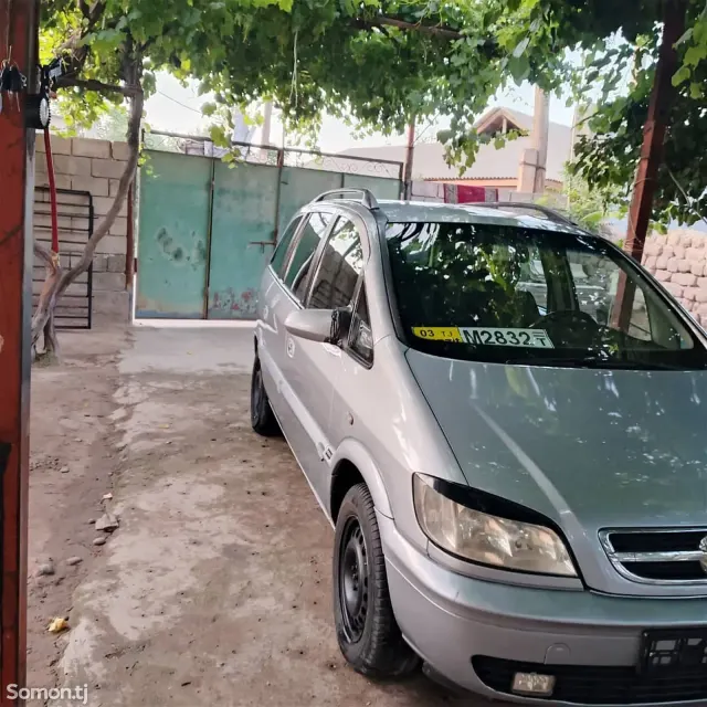 Opel Zafira 2004 · 1.8 MT
