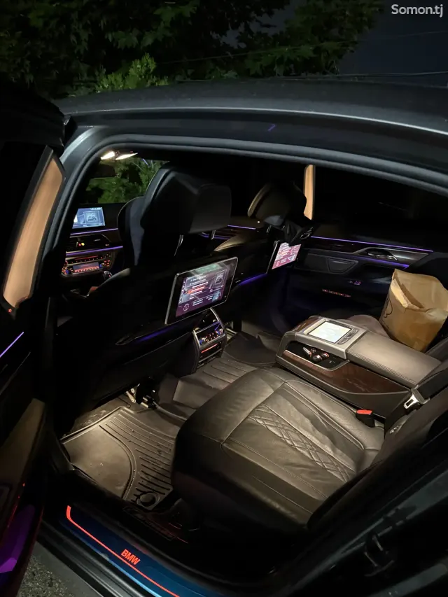 BMW 7 series 2016 · 3.0 AT