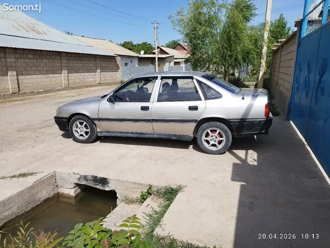 Opel Vectra A 1991 · 1.6 MT