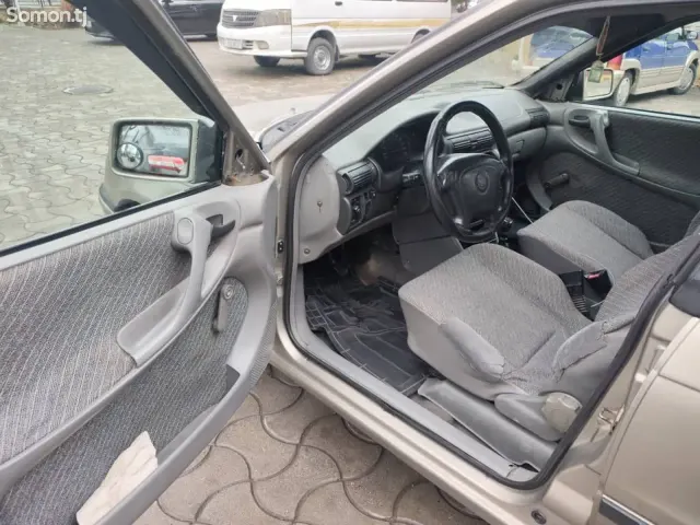 Opel Astra F 1994 · 1.6 MT