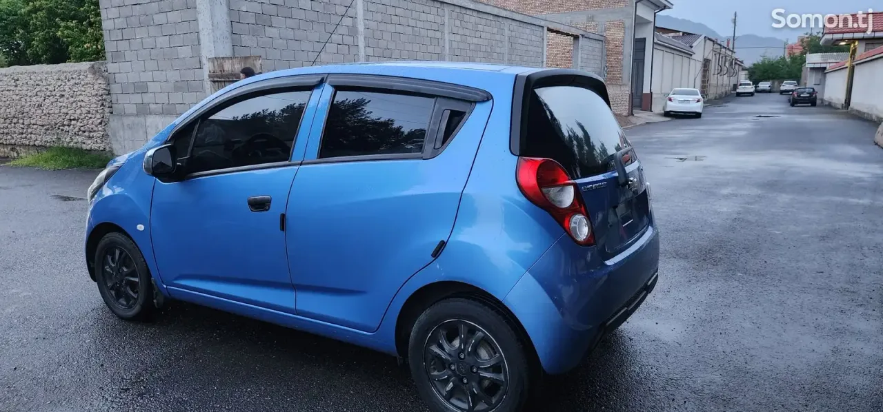 Chevrolet Spark 2014 · 1.0 AT