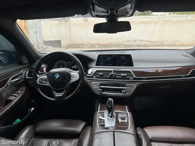 BMW 7 series 2016 · 3.0 AT