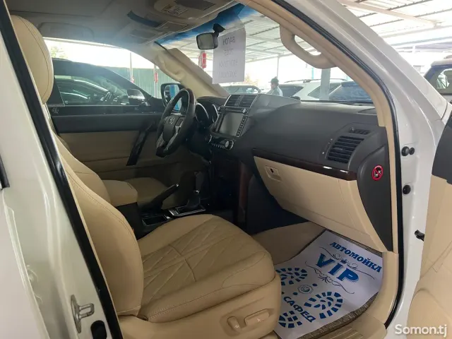 Toyota Land Cruiser Prado 2015 · 4.0 AT