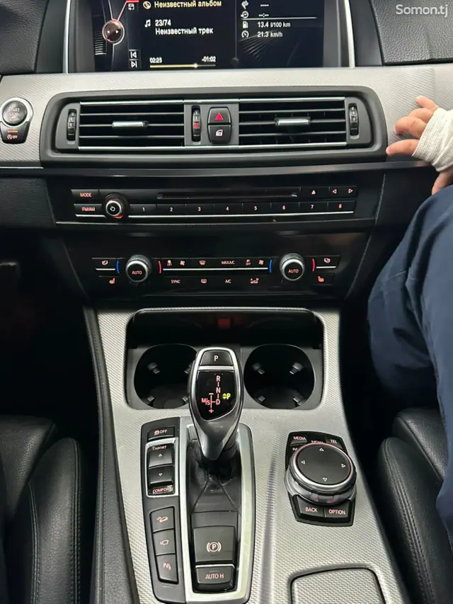 BMW M5 2015 · 3.0 AT