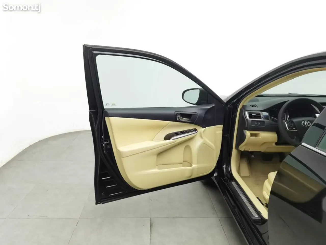 Toyota Camry 2016 · 2.5 AT