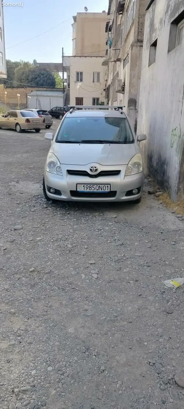 Toyota Corolla Verso 2008 · 2.2 MT