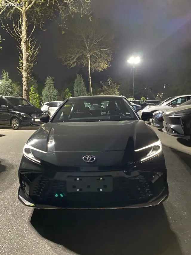 Toyota Camry 2026 · AT