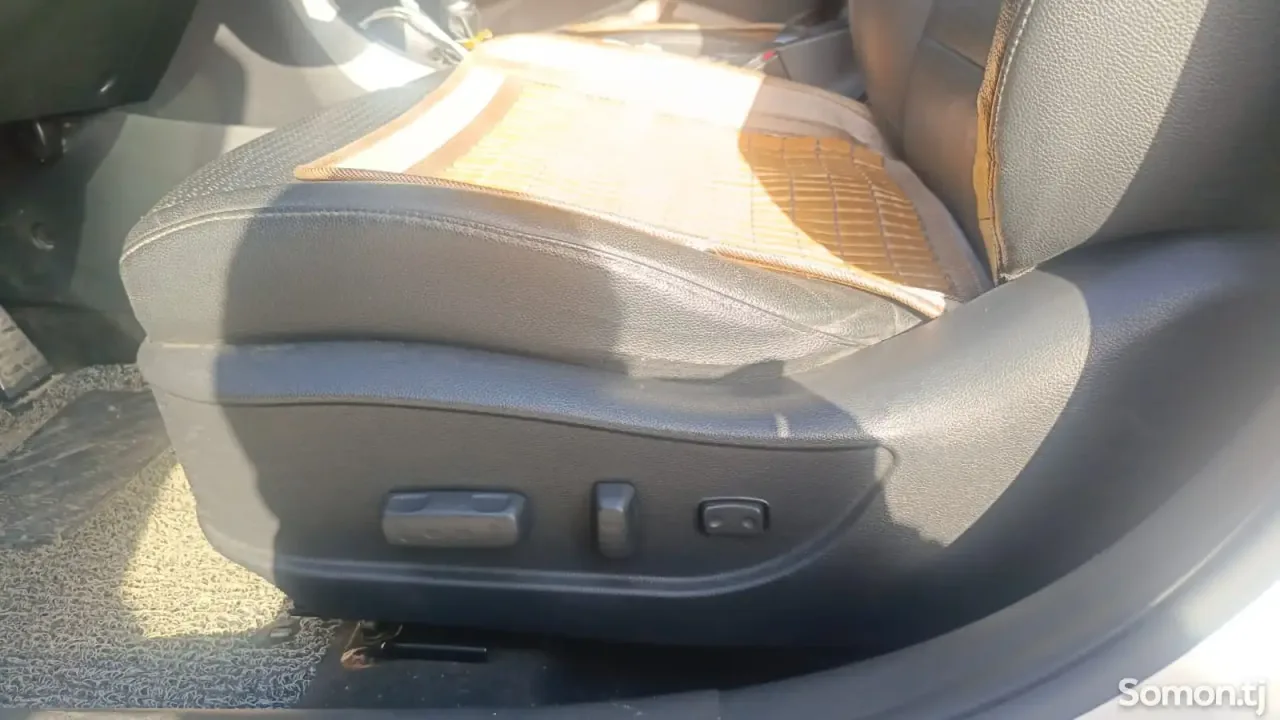Hyundai Avante 2014 · AT
