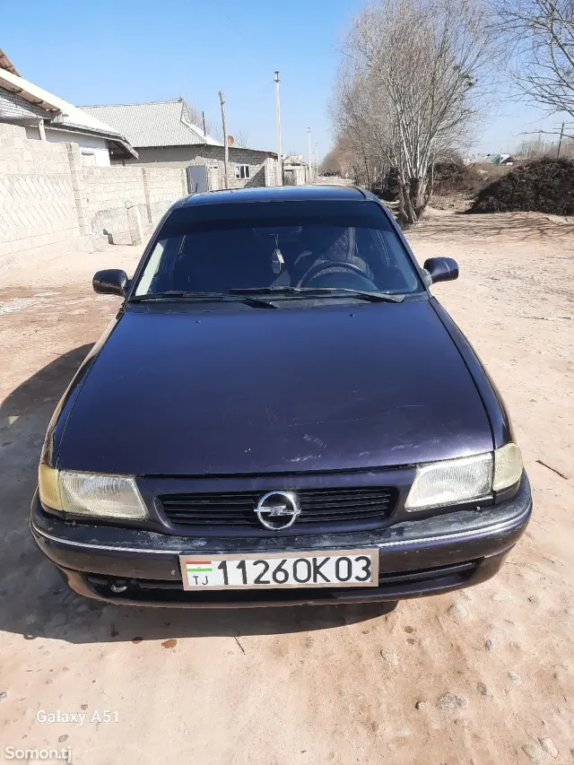 Opel Astra F 1996 · 1.6 MT