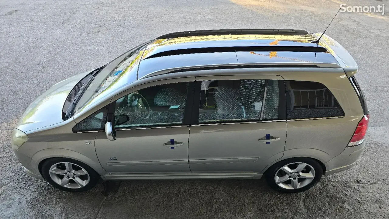 Opel Zafira 2006 · 2.2 AT