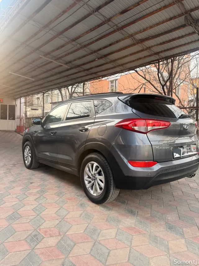 Hyundai Tucson 2015 · 1.7 AT
