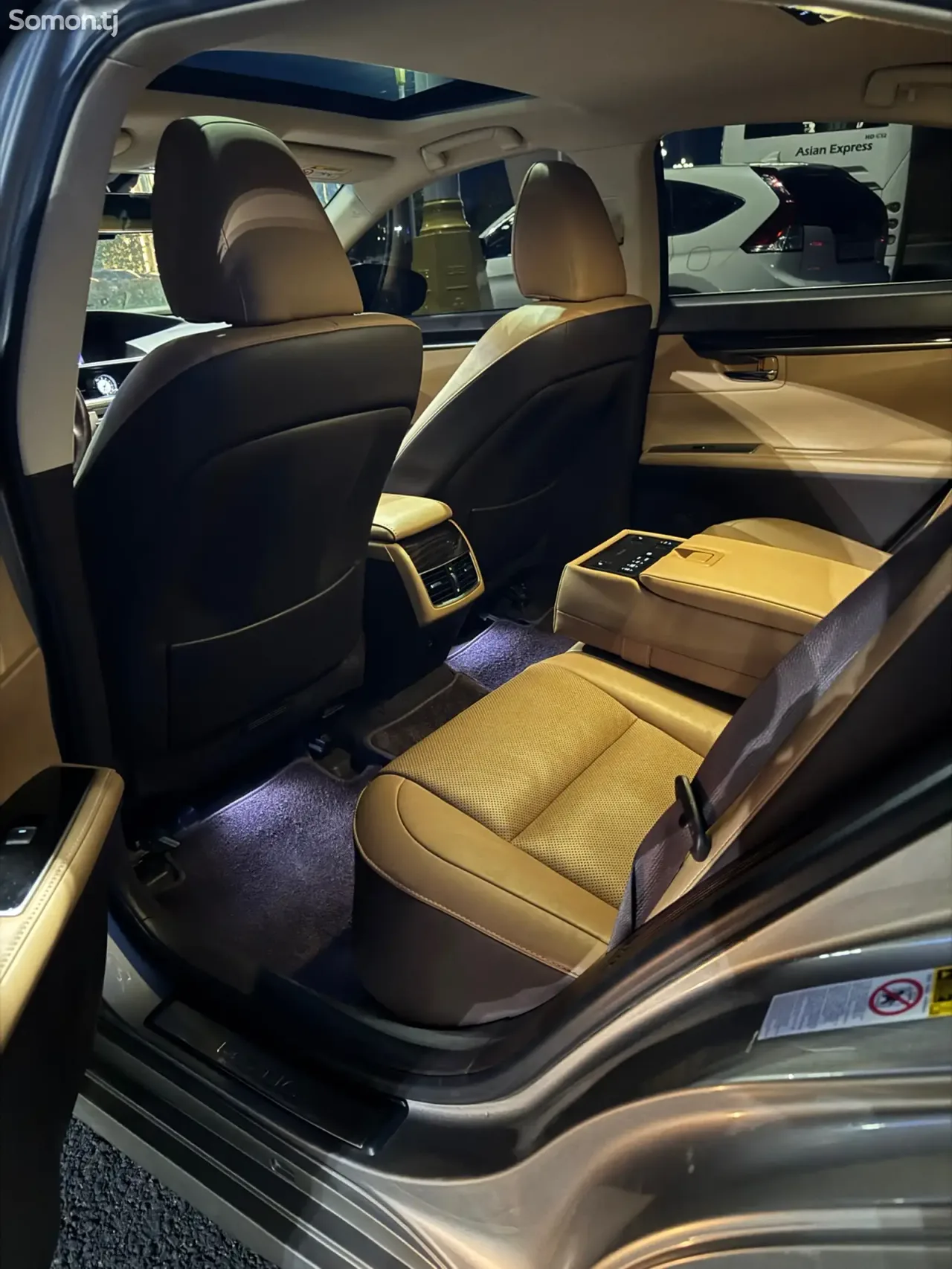 Lexus ES series 2017 · 2.5 AT