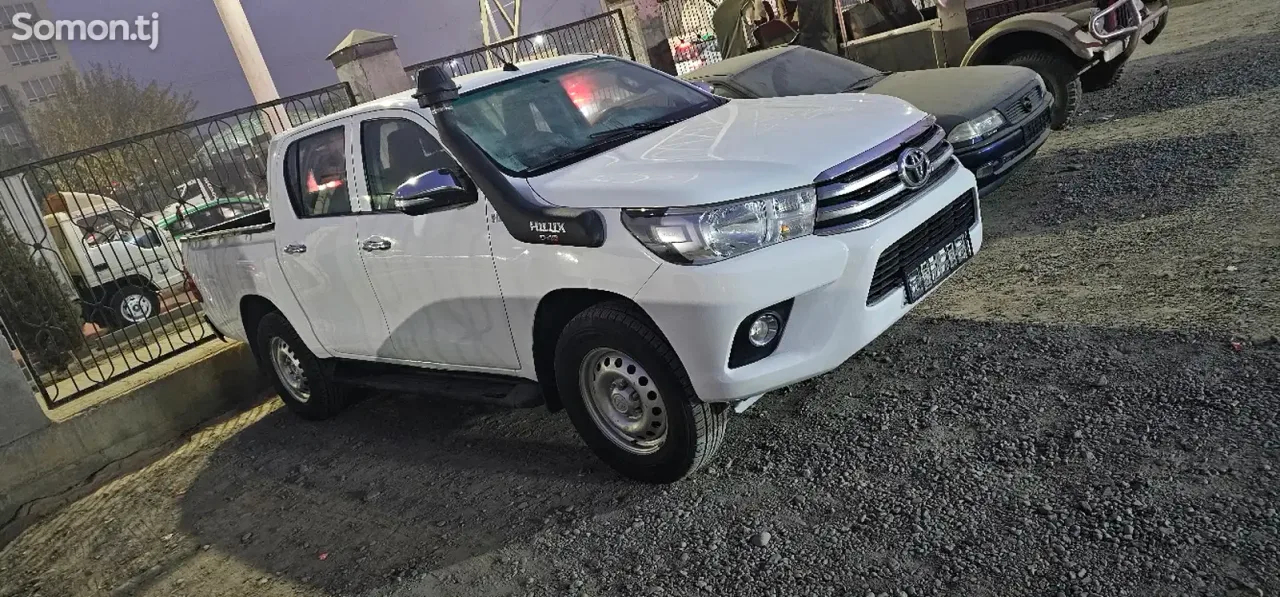 Toyota Hilux 2016 · 2.7 MT