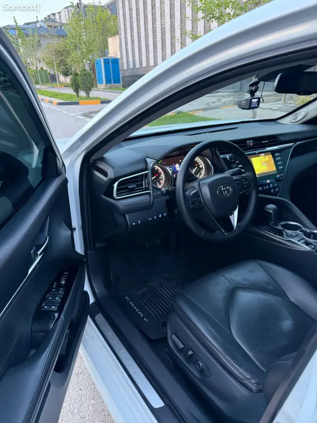 Toyota Camry 2019 · 2.5 AT