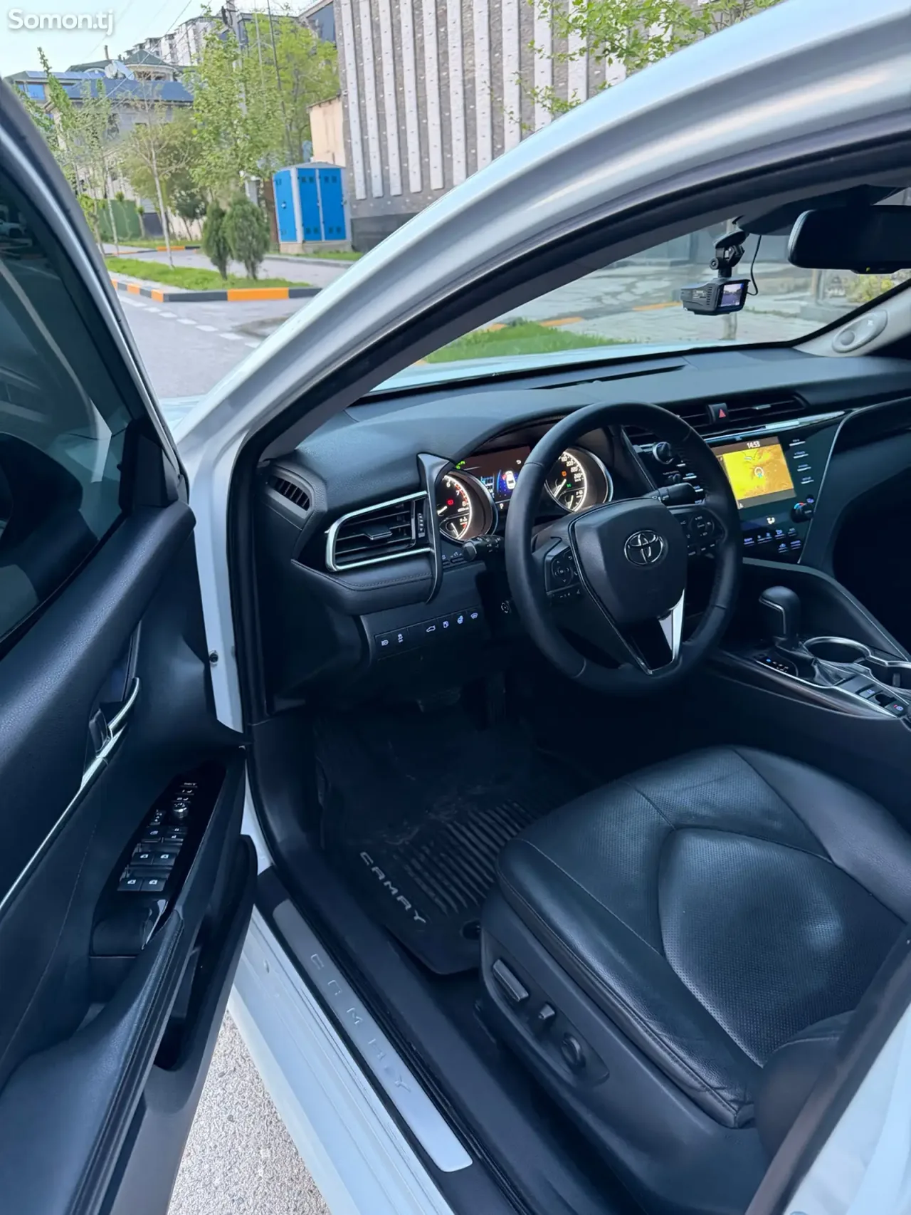 Toyota Camry 2019 · 2.5 AT