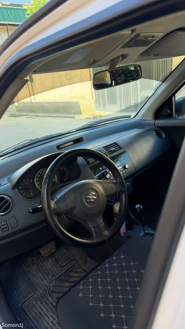 Suzuki Swift 2009 · 1.3 AT