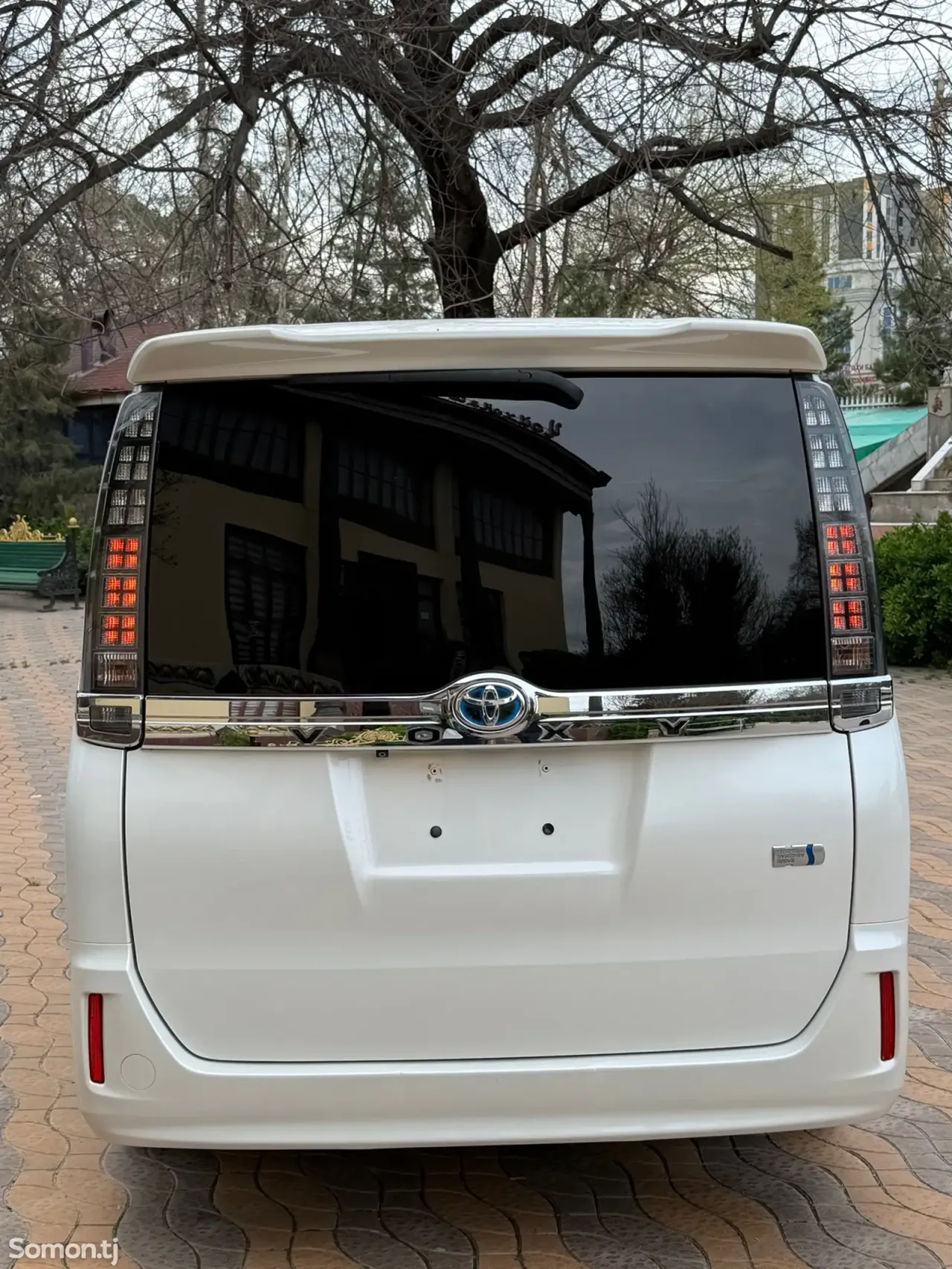Toyota Voxy 2014 · 2.0 AT