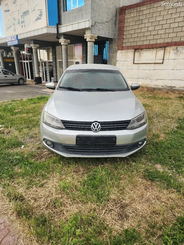 Volkswagen Jetta 2013 · 2.0 AT
