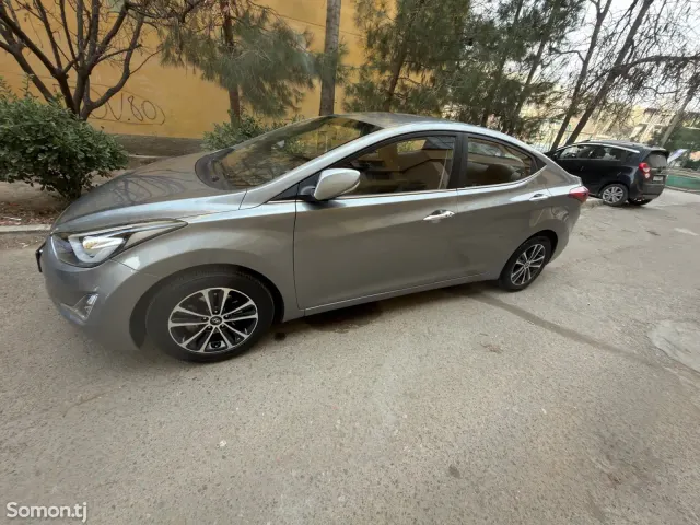 Hyundai Avante 2014 · AT