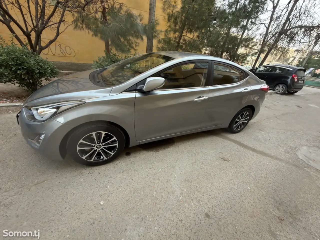 Hyundai Avante 2014 · AT