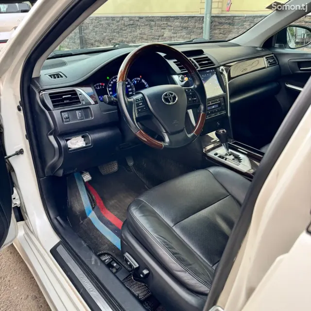 Toyota Camry 2016 · 2.0 AT