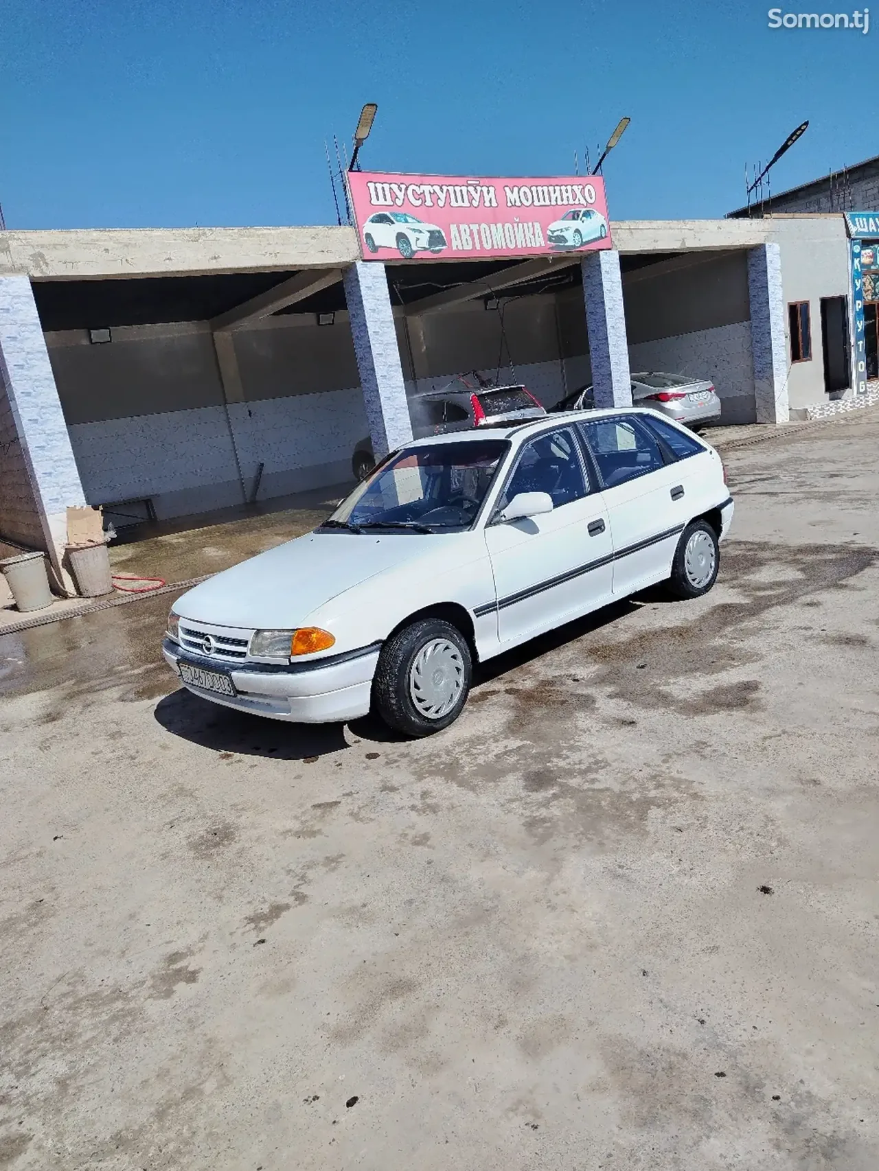 Opel Astra F 1992 · 1.6 MT