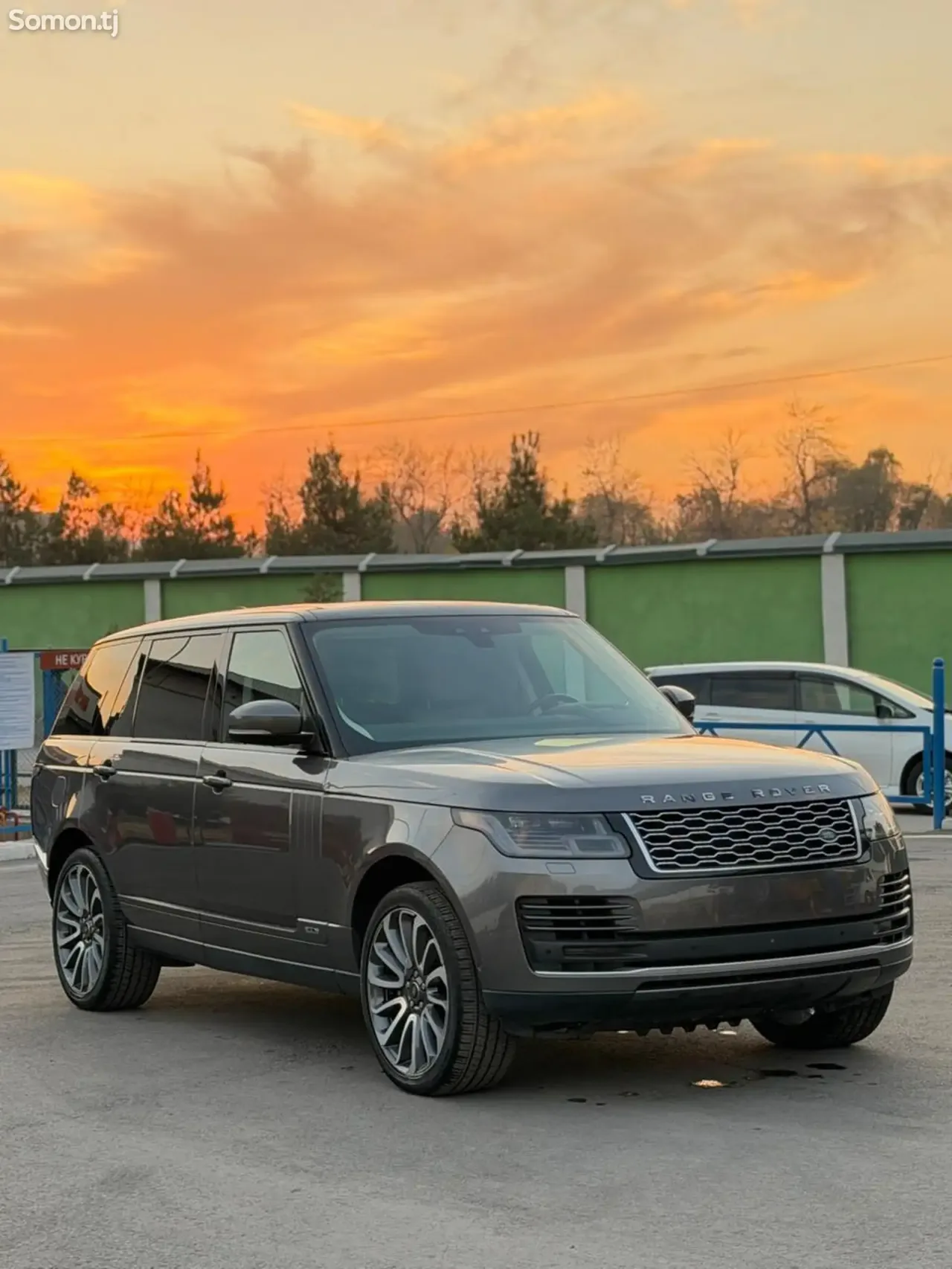 Land Rover Vogue 2018 · 5.0 AT