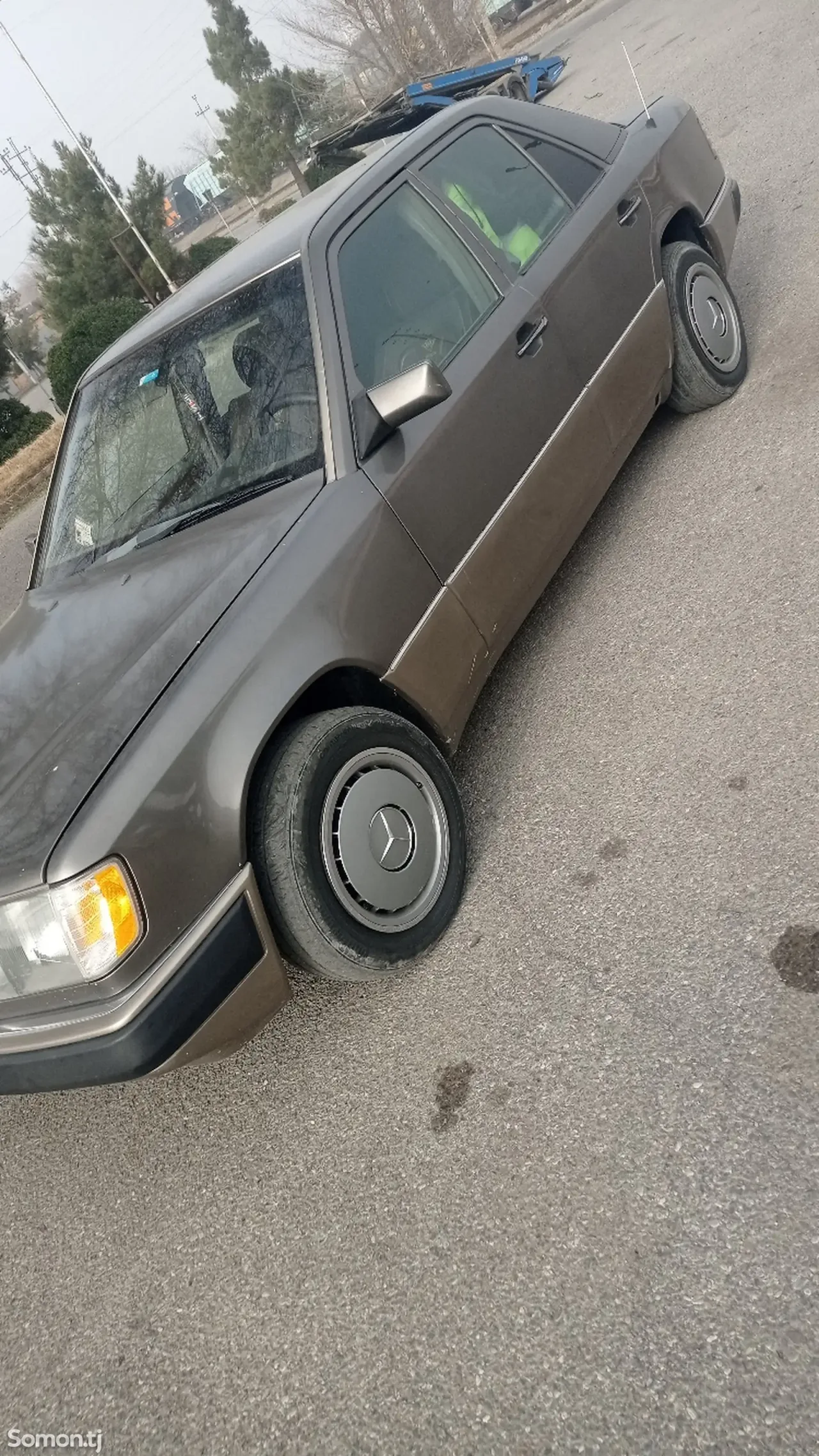 Mercedes-Benz W124 1990 · 2.5 MT
