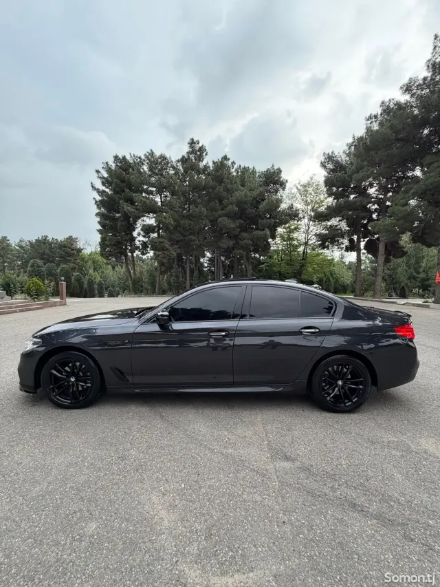 BMW 5 series 2017 · AT