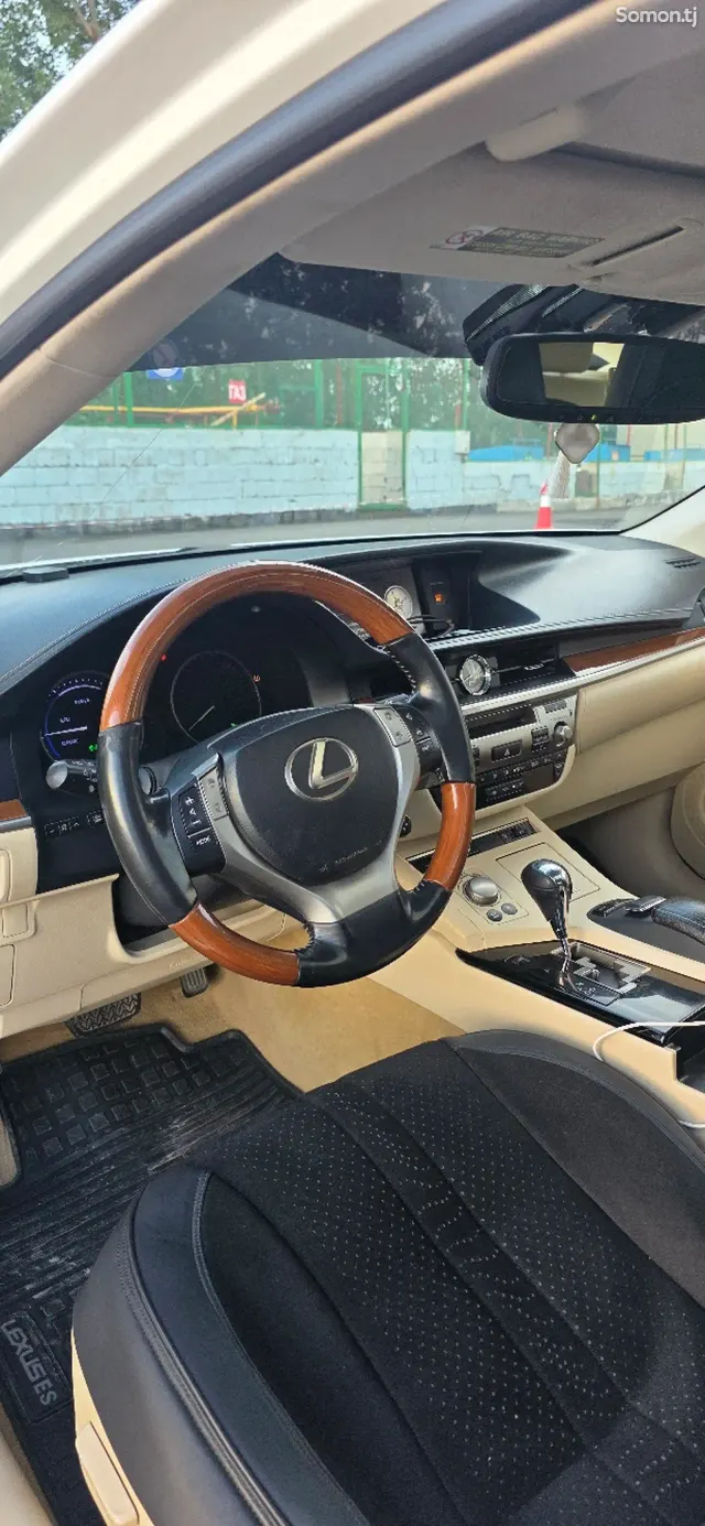Lexus ES series 2013 · 2.5 AT