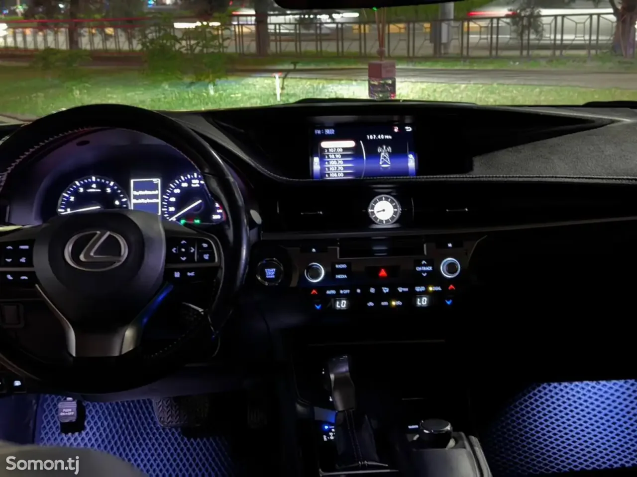 Lexus ES series 2017 · 2.5 AT