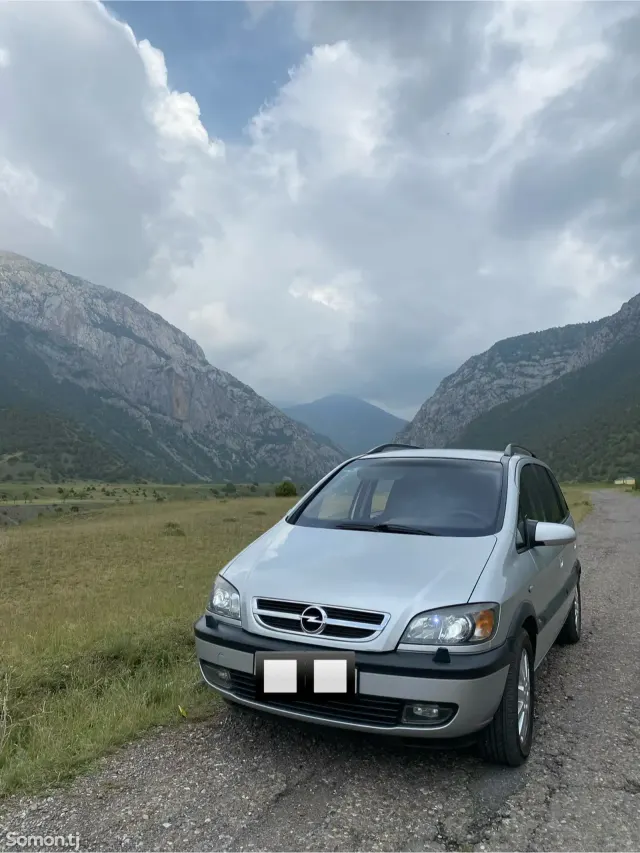 Opel Zafira 2005 · 2.2 MT