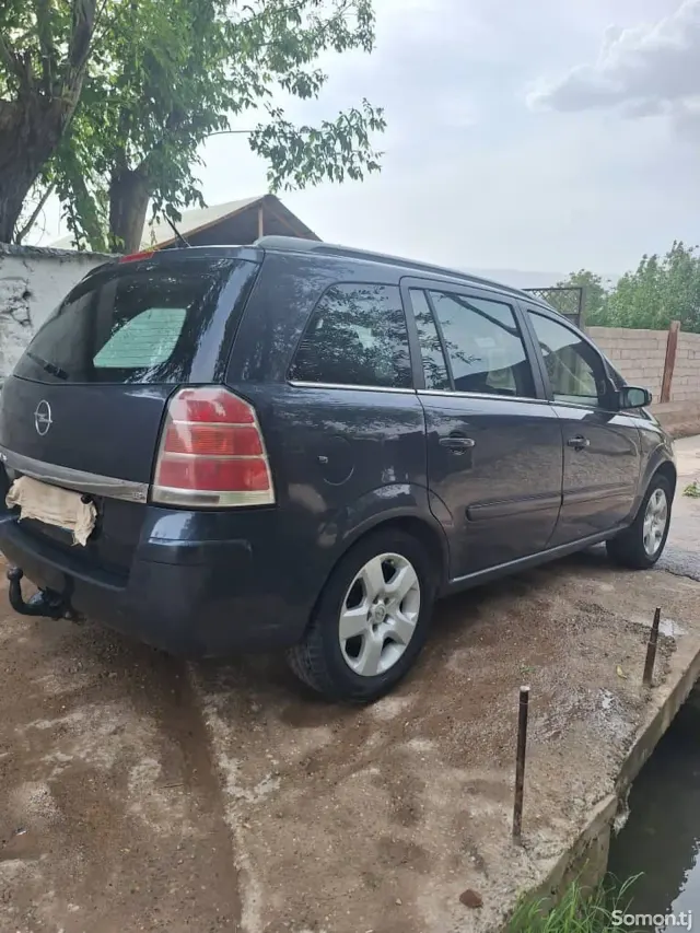 Opel Zafira 2006 · 1.8 MT