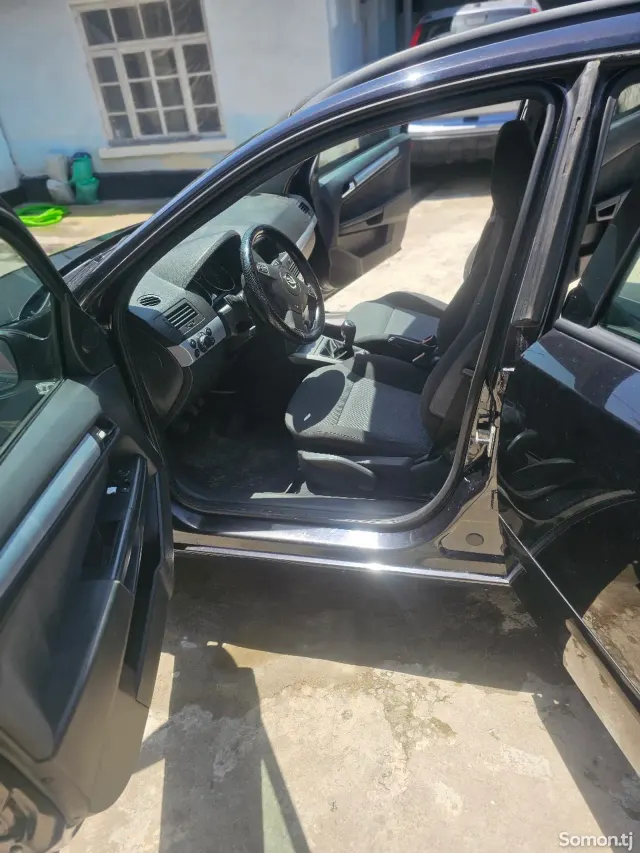 Opel Astra H 2006 · 1.8 MT