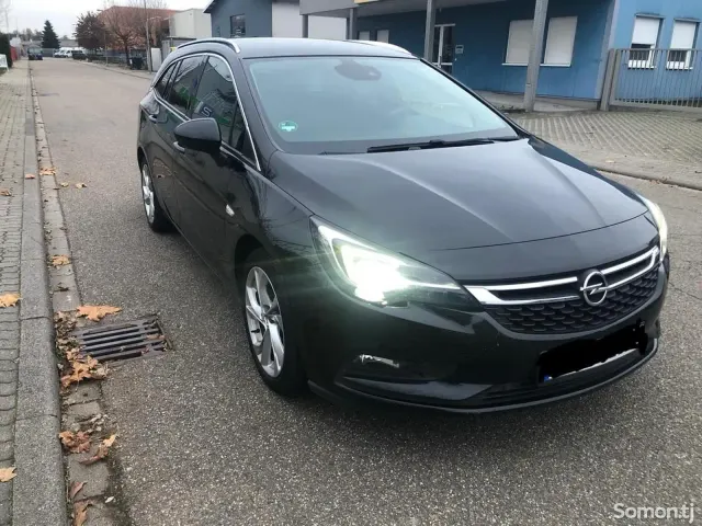 Opel Astra K 2017 · 1.6 AT