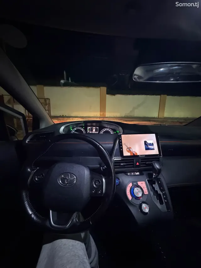 Toyota Sienta 2015 · 1.5 AT