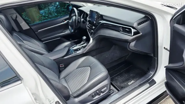Toyota Camry 2020 · 2.5 CVT