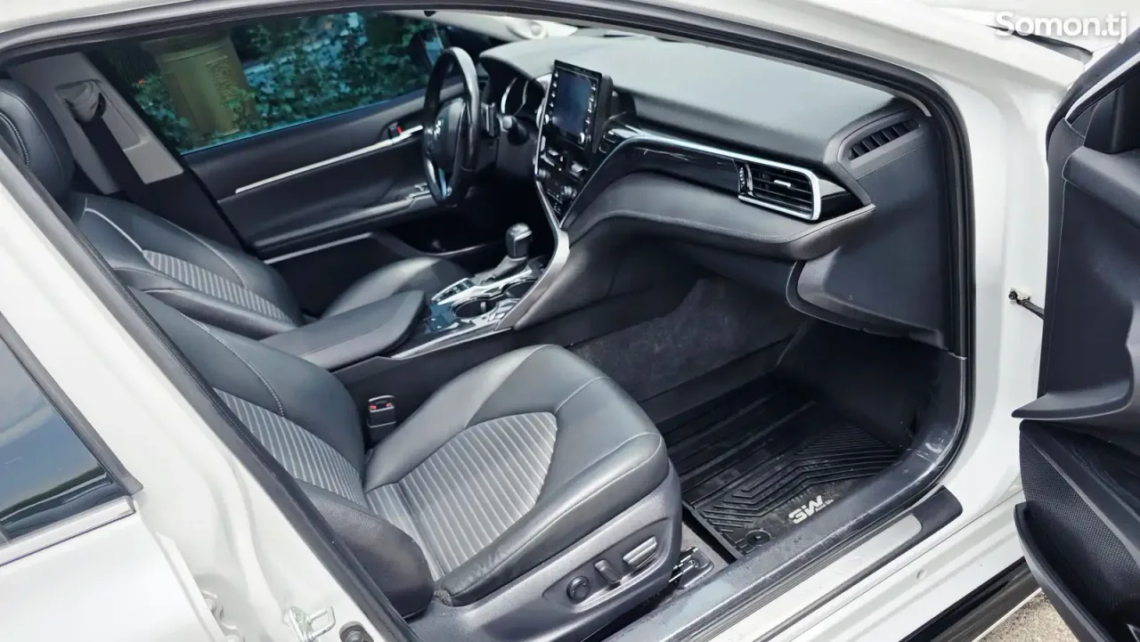 Toyota Camry 2020 · 2.5 CVT
