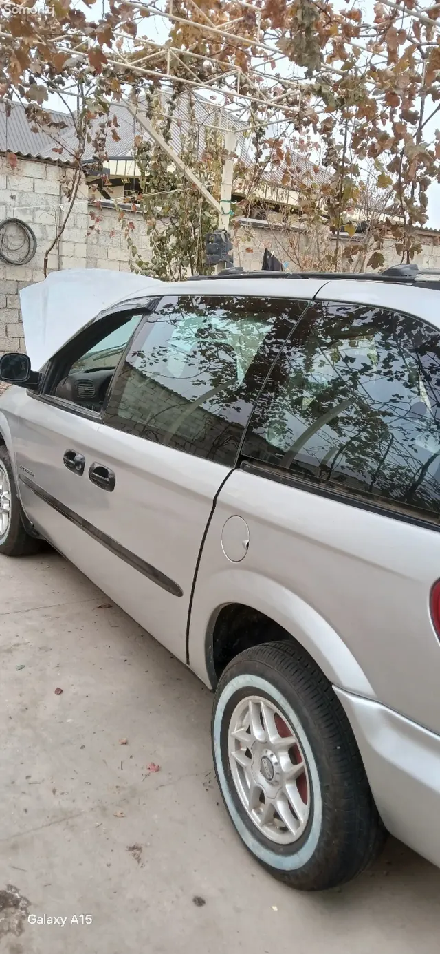 Dodge Caravan 2006 · 2.4 AT