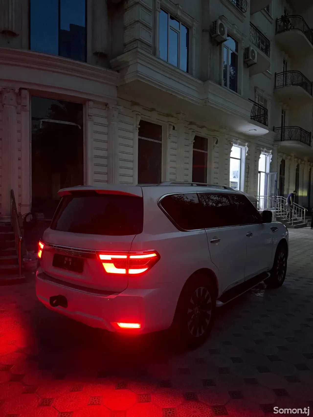 Nissan Patrol 2014 · 5.6 AT