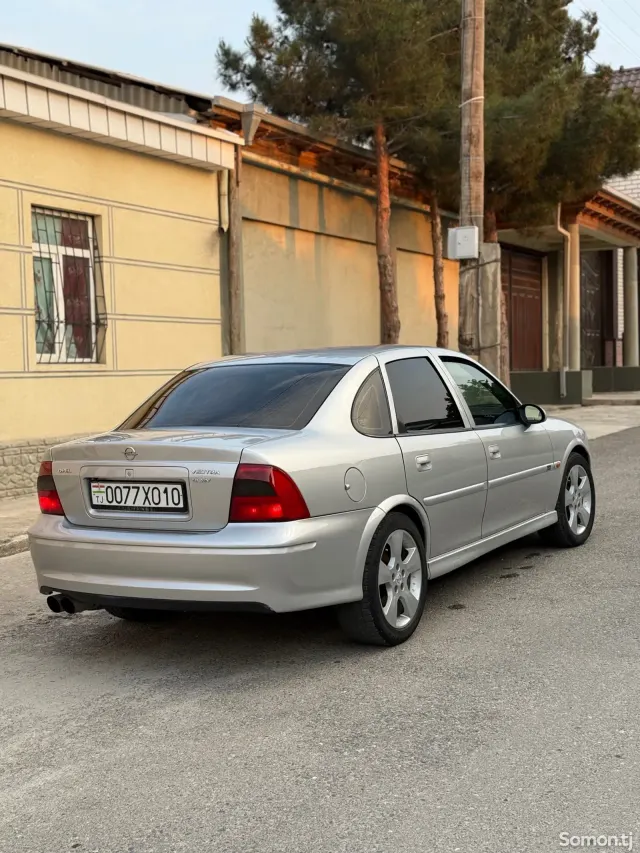 Opel Vectra B 2000 · 1.8 MT