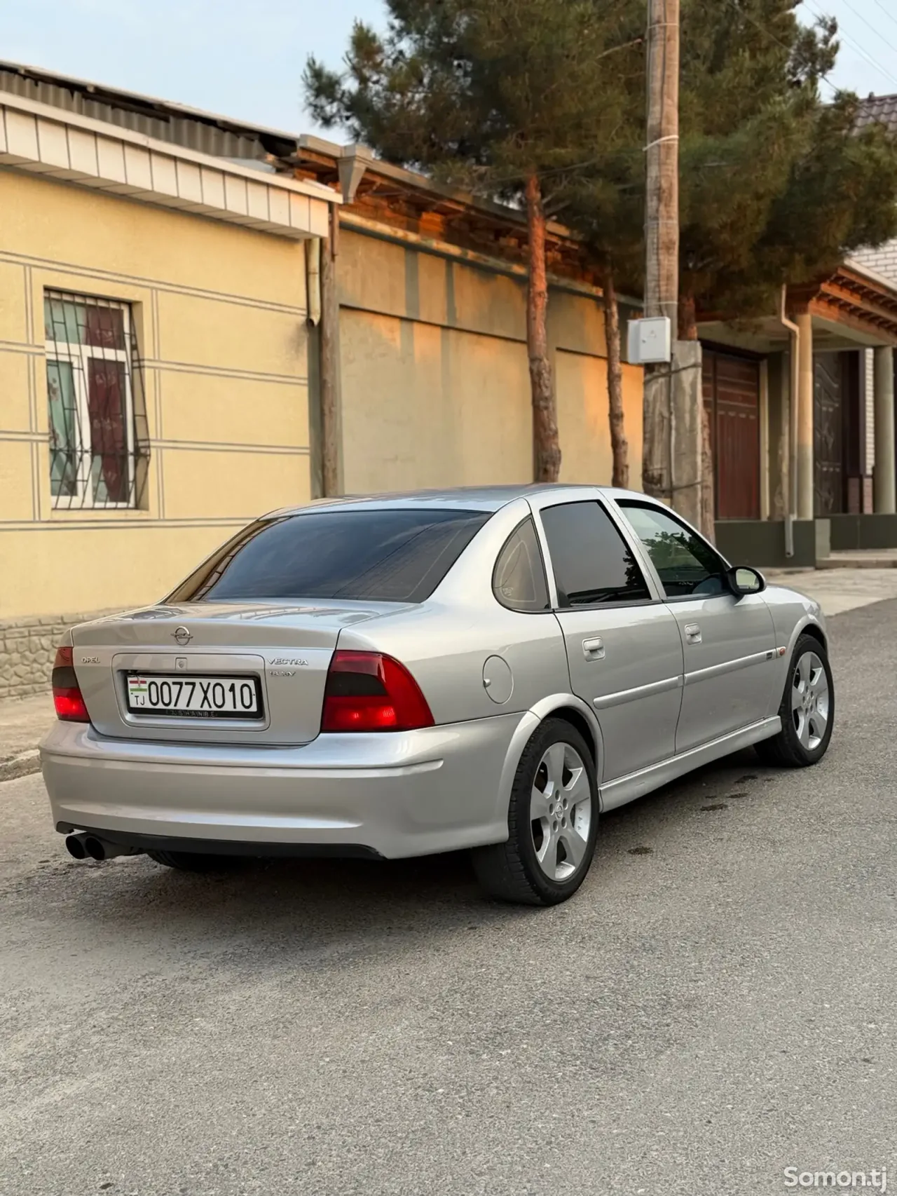 Opel Vectra B 2000 · 1.8 MT