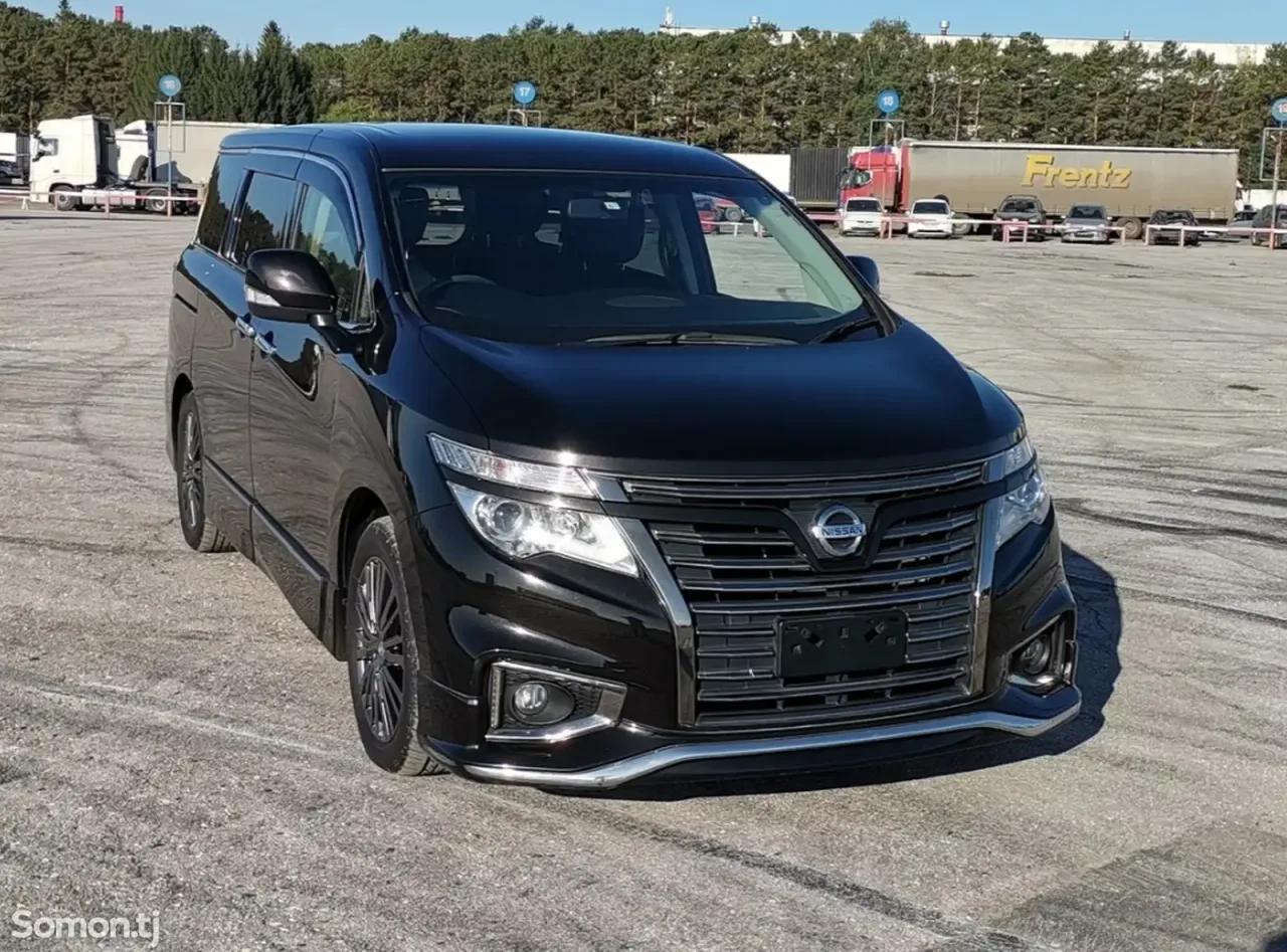 Nissan Elgrand 2015 · 2.5 CVT
