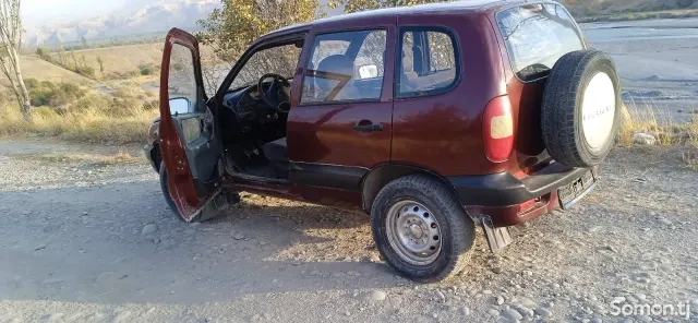 Chevrolet Niva 2004 · 1.6 MT
