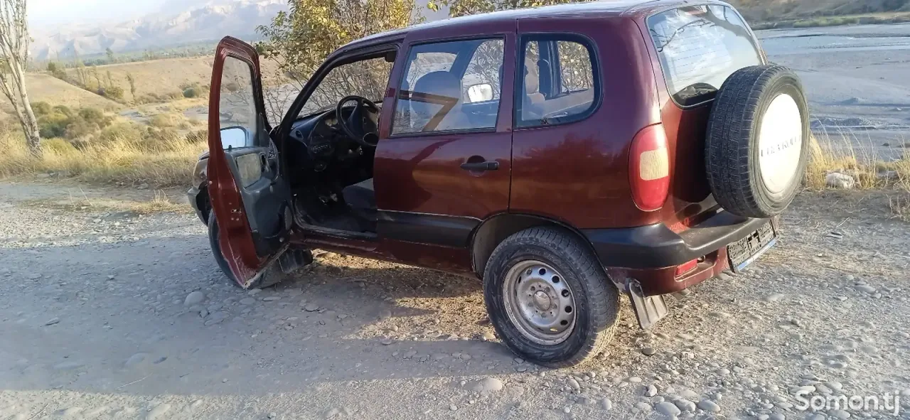 Chevrolet Niva 2004 · 1.6 MT